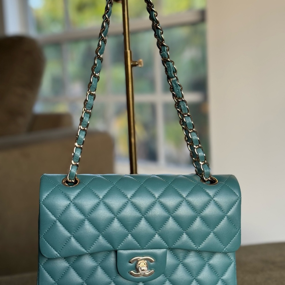 Brand new 2022 green Chanel medium lamb skin - Picture 5 of 9